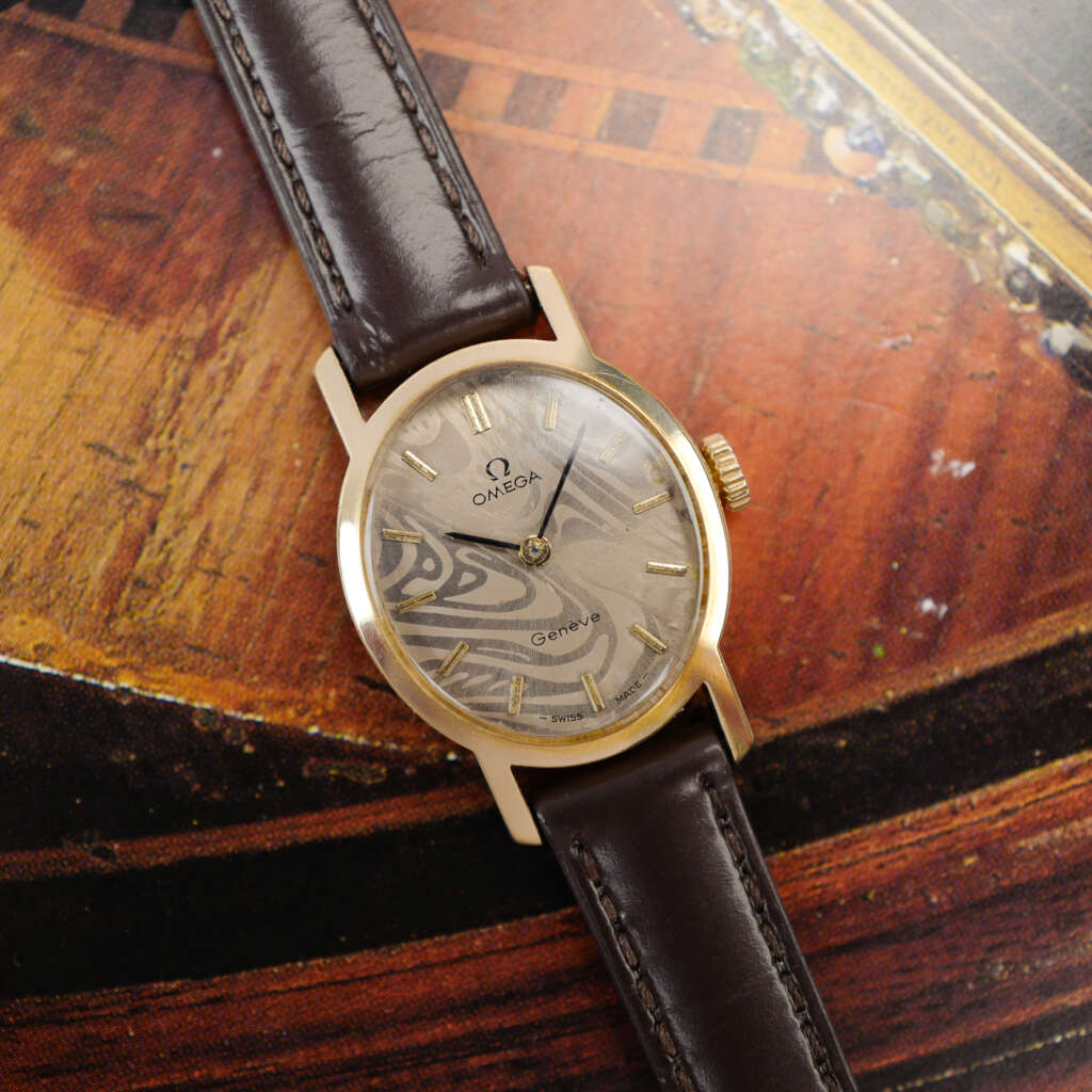 cafe-noir-montre-vintage-marseille-horloger-omega-geneve-mini-ellipse-zebree