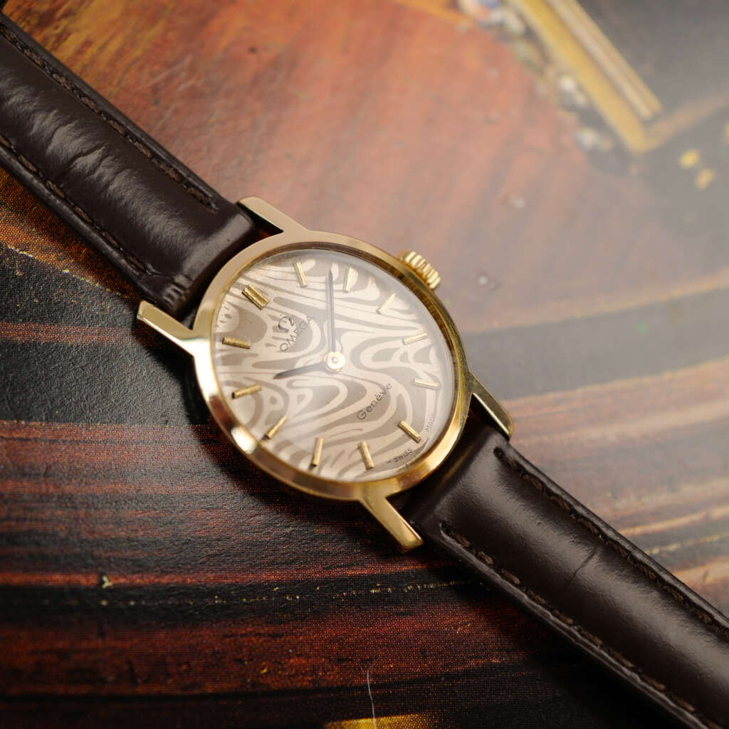 cafe-noir-montre-vintage-marseille-horloger-omega-geneve-mini-ellipse-zebree