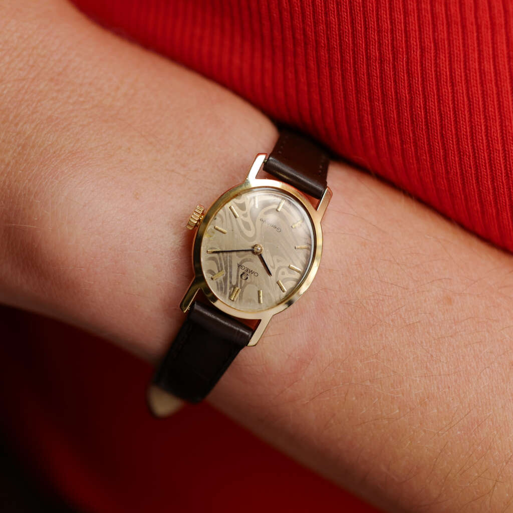 cafe-noir-montre-vintage-marseille-horloger-omega-geneve-mini-ellipse-zebree